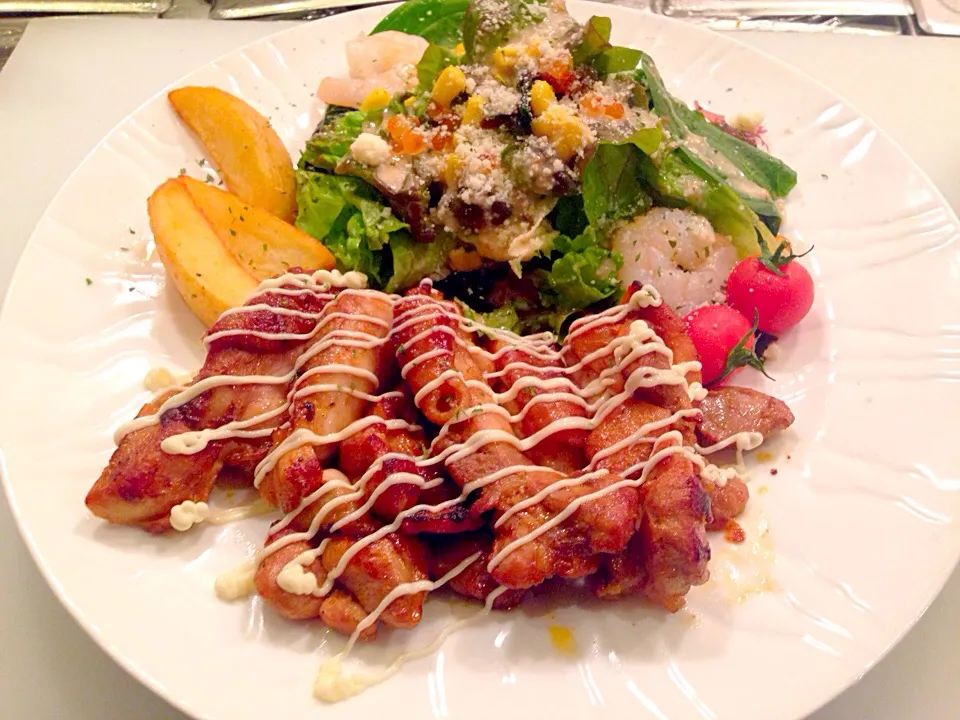 Wendy's Teriyaki Chicken and Seafood Salad🐇🌻|Atsuko Wendyさん