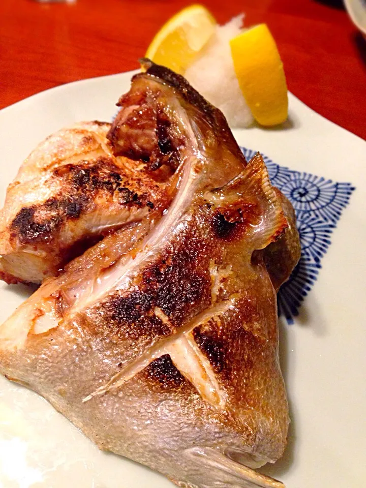 ぶりかまの塩焼き Grilled Yellowtail Collars|Funky Chefさん