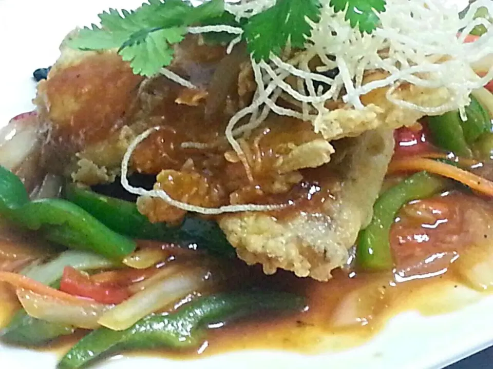 Tilapia in spicy ginger and garlic sauce|SONN'Sさん