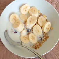 Muesli and banana|Iona McCullaghさん