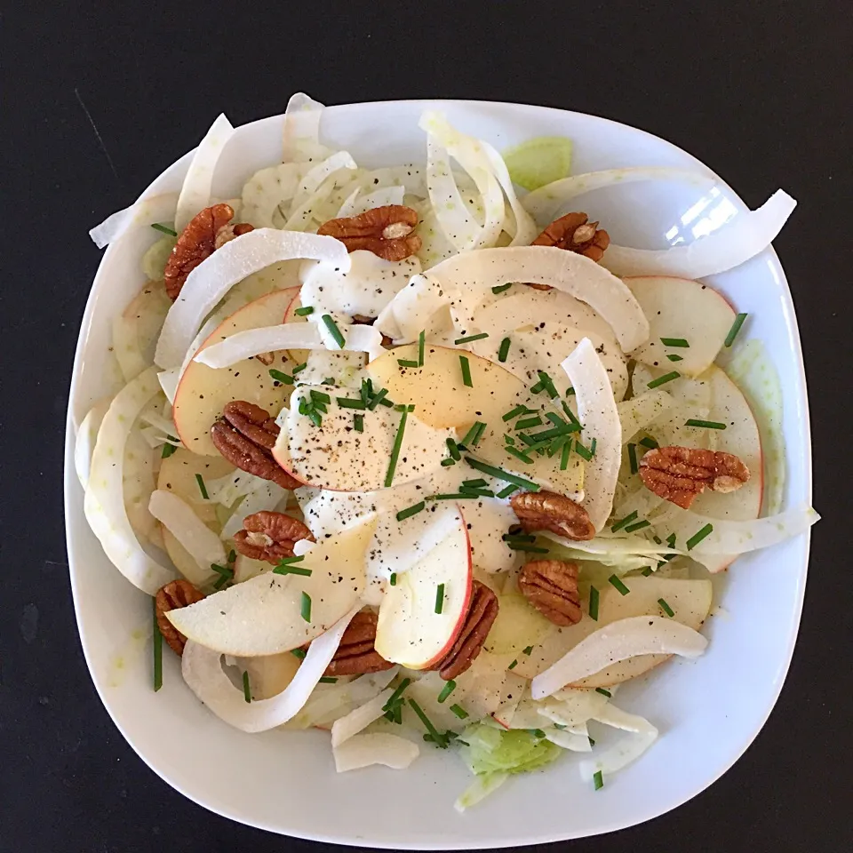 Shaved fennel and apple salad with coconut flakes pecans and creamy coconut dressing|Liesbeth Maliepaardさん