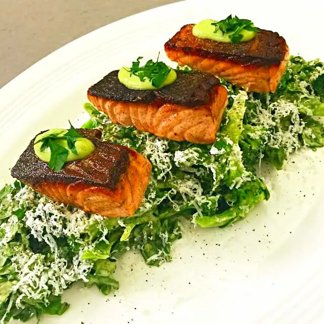 wild salmon on wilted baby kale and feta made by Chef Roble for Michelle Obama|CHUENCHAIさん