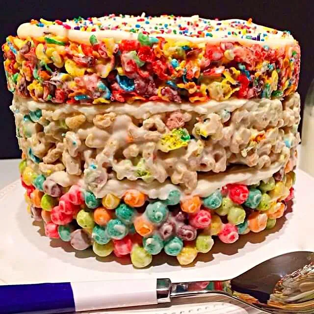 fruity pebbles, lucky charms marshmallow treat|CHUENCHAIさん