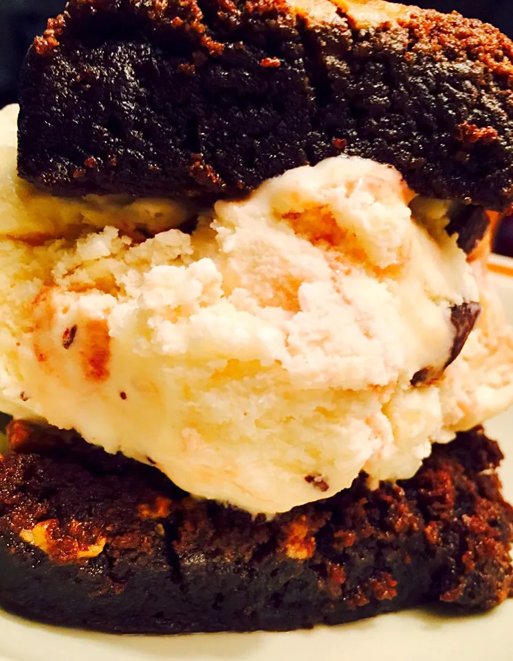 Mackinaw Island Fudge Ice Cream Sandwich|Chef Ampさん