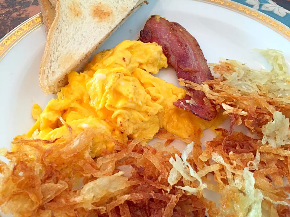 Scrambled Eggs, Bacon, Hash Browns|Chris Shannonさん