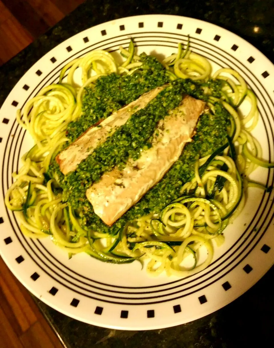 #kale and #brussel sprout #pesto with lemon garlic #Salmon and #zucchini noodle pasta|Ellis Hechtさん