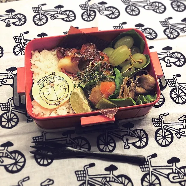 Grilled Snapper with Miso Cheese sauce Lunch box.  鯛の味噌チーズ焼弁当、ドラえもんといっしょ！|Yuka Nakataさん