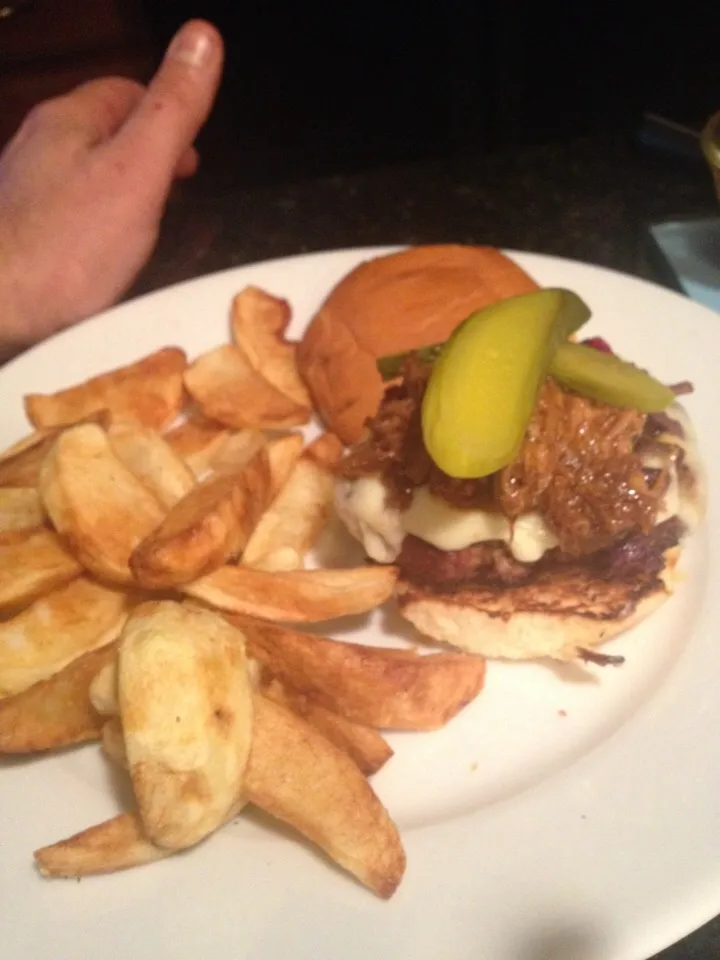 Pulled pork topped cheeseburger on a kings Hawaiian  bun with homemade fries.|ernest ristiさん