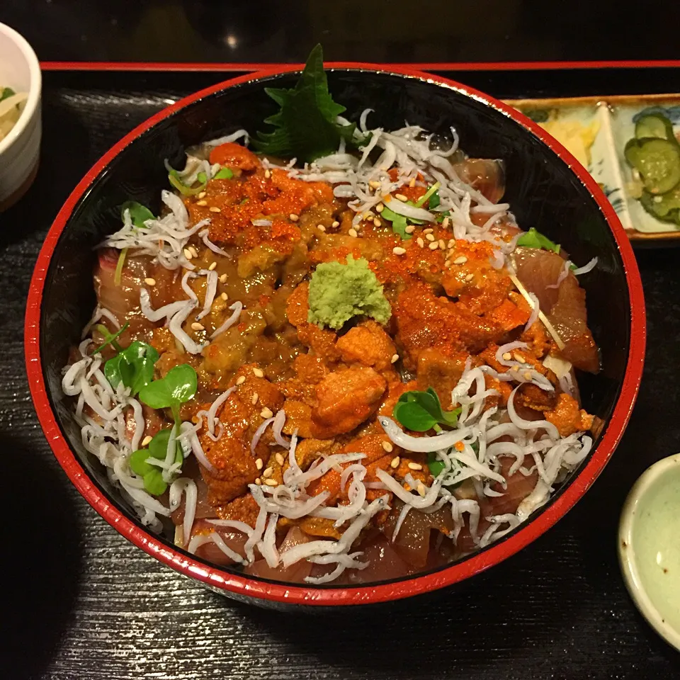 魚のづけと生うにの丼|r1990297さん