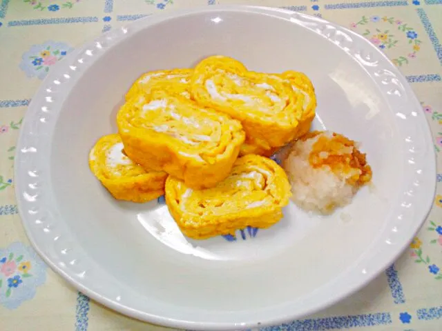 Snapdishの料理写真:甘口玉子焼☆うっかりひび割れ卵の救済に|うたかた。さん