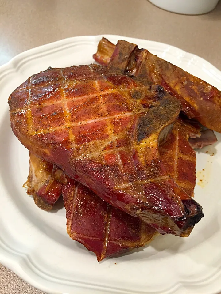 Pork chops fresh from the smoker|Ron Guentherさん