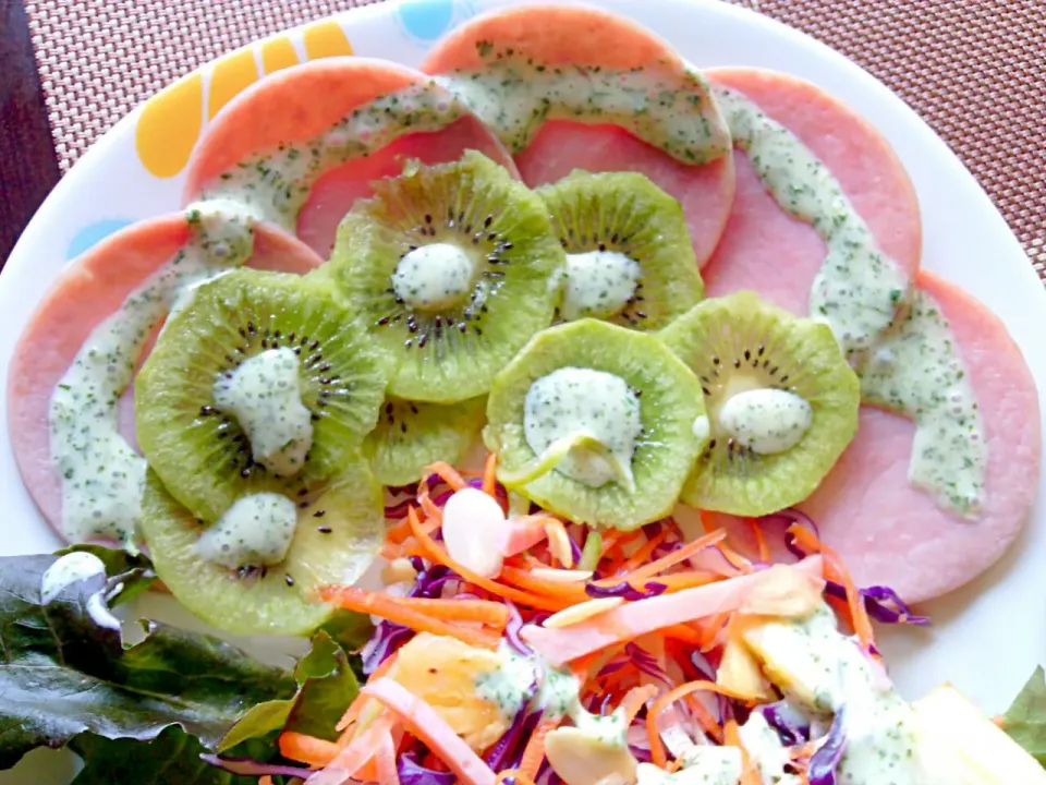 Snapdishの料理写真:Kiwi & Cooked Ham Salad ©|🌼 Pooja's Kitchenette 🌼さん