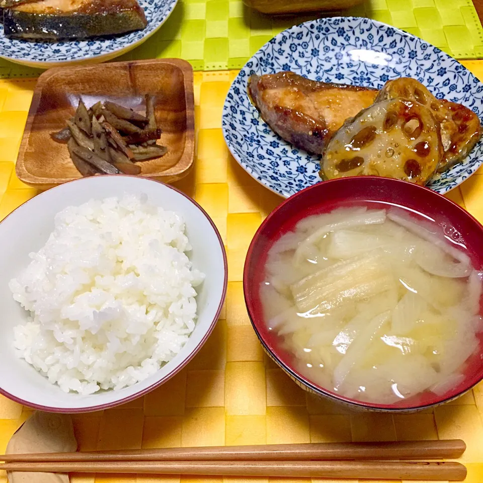 キンピラ、鰤の照り焼き、大根のお味噌汁|舐め子さん