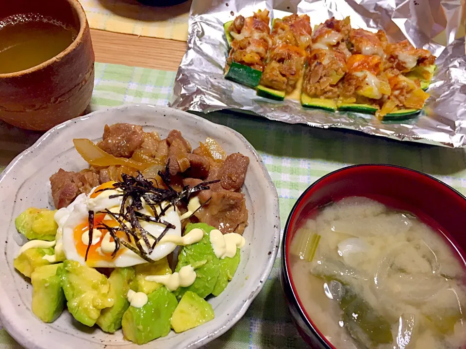 アボカド焼肉丼とズッキーニの味噌焼き|Eri Iidaさん