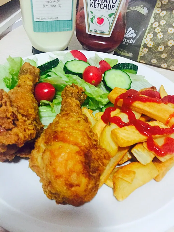 Fried Chicken, Chips & Salad|Eniya Hsiaoさん