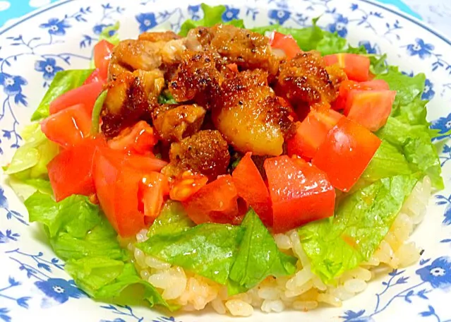 鳥肉オリーブオイルとサラダ丼 - Fried chicken olive oil & fresh tomato to lettuce on rice❤️😋✨|Liezlさん