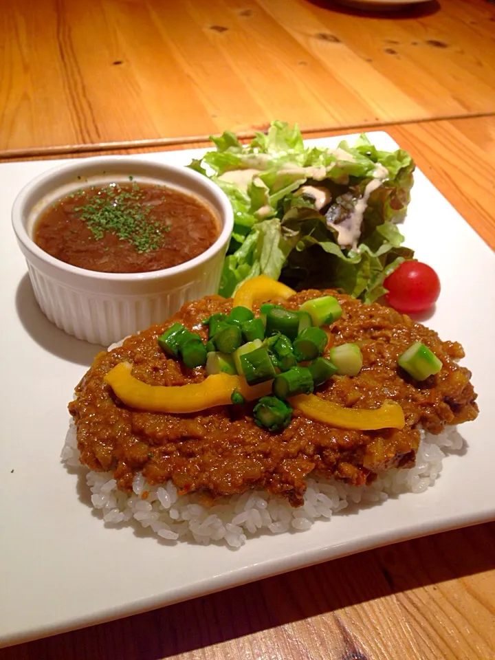 アスパラとイタリアントマトのキーマカレー|ハギーさん