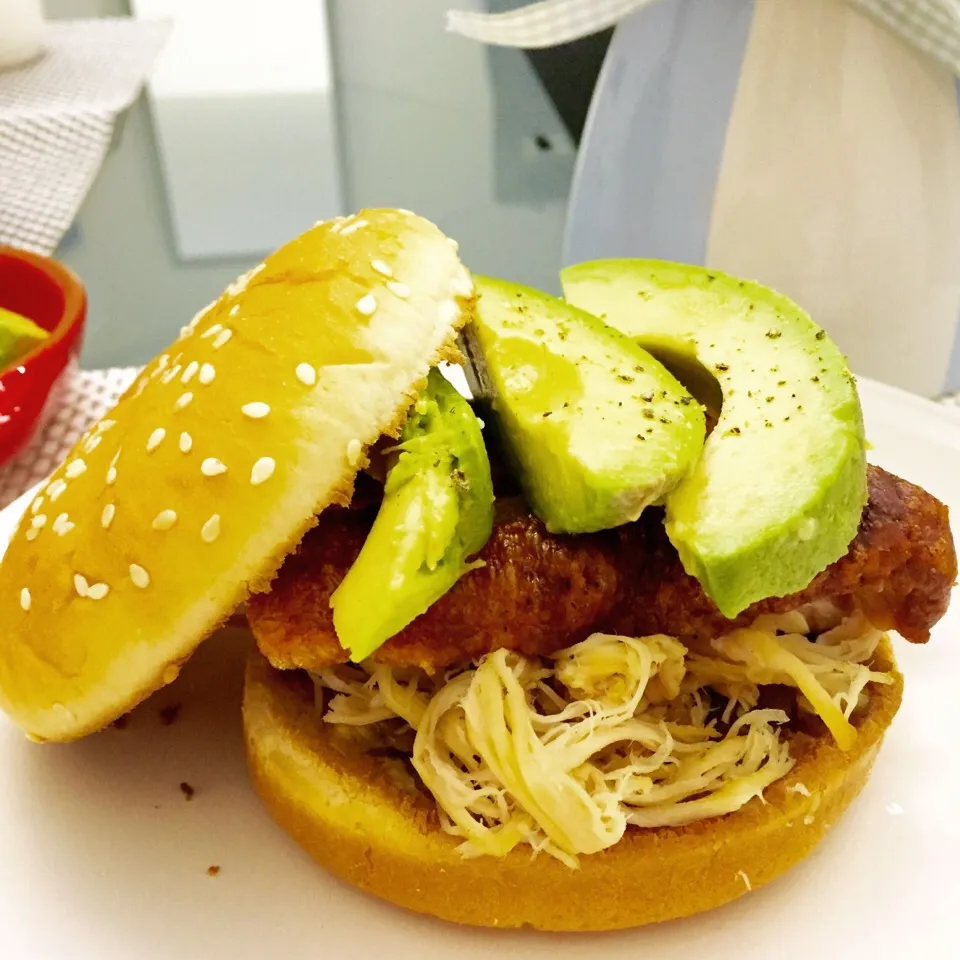 Pull Pork & Crackling Sliders with avocado, onion marmalade & dijon mustard.|Prisca Erさん