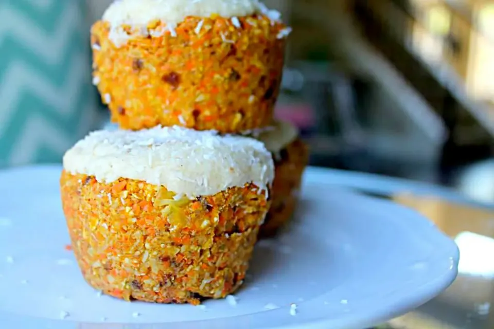 #BREAKFAST~  #Raw #Vegan Carrot Cake #muffins w/ Raw Coconut Frosting. 
#Recipe:
1 1/2 cup gluten free oats
3/4 cup organic shredded coconut
1 scoop Vega One Va|lisaさん