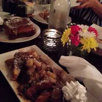 Snapdishの料理写真:Bananas foster (French toast bananas)|Christine Artenさん