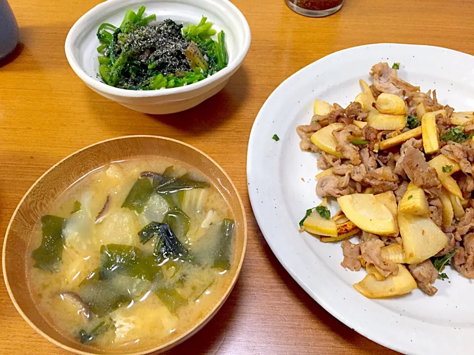 Snapdishの料理写真:筍と豚肉の醤油炒め ほうれん草の塩麹ナムル|コニーさん