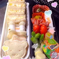 Snapdishの料理写真:くまさんサンドイッチ弁当|♡̷ஐゆかちんஐ♡̷さん