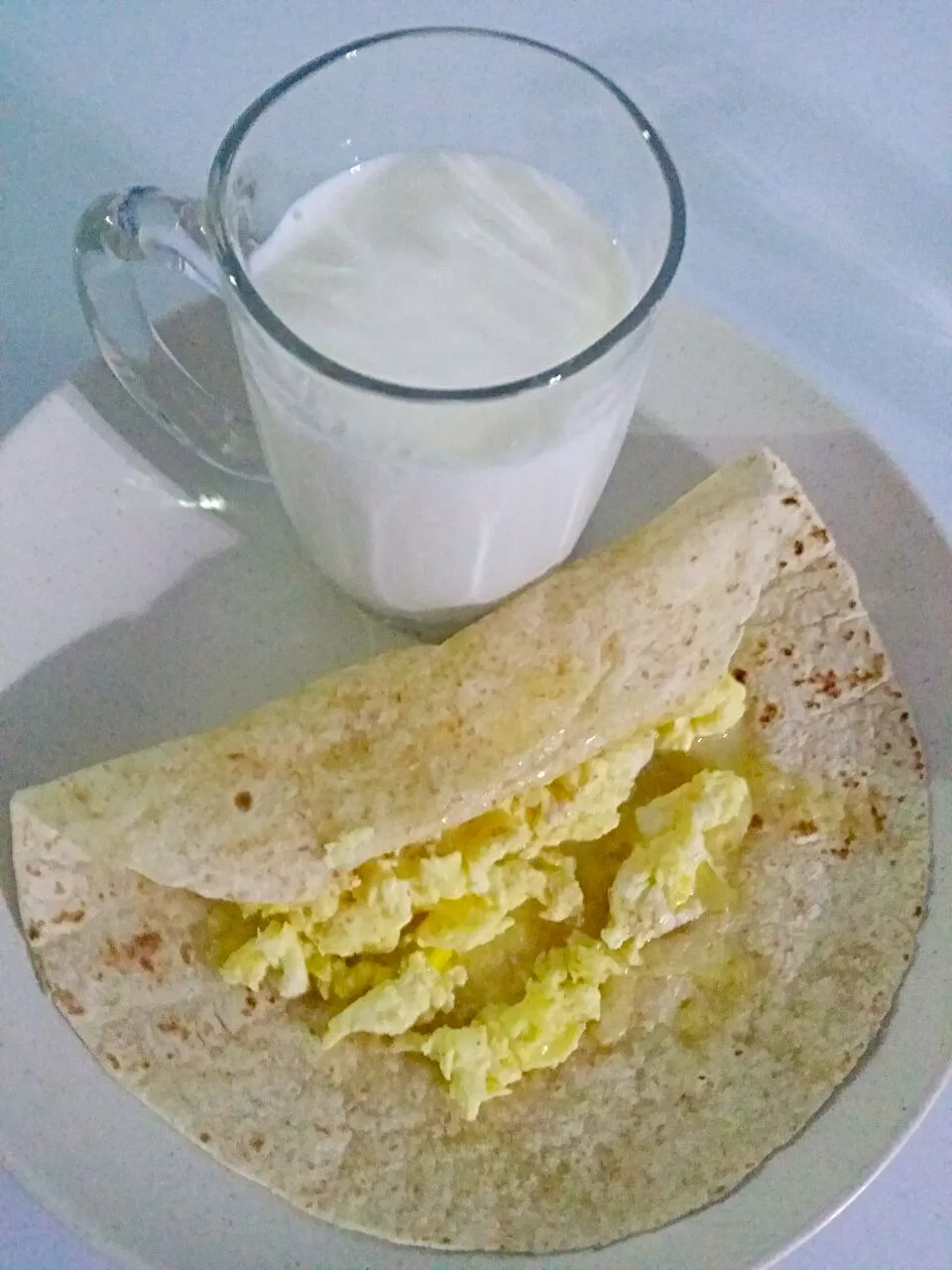 Breakfast : 
Scrambled eggs cheddar cheese wholemeal wrap😄😍😙👄👅💋💋💋|🌷lynnlicious🌷さん