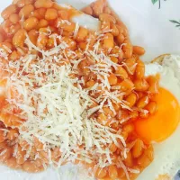 Baked Beans & Fried Eggs on Toast|Eniya Hsiaoさん