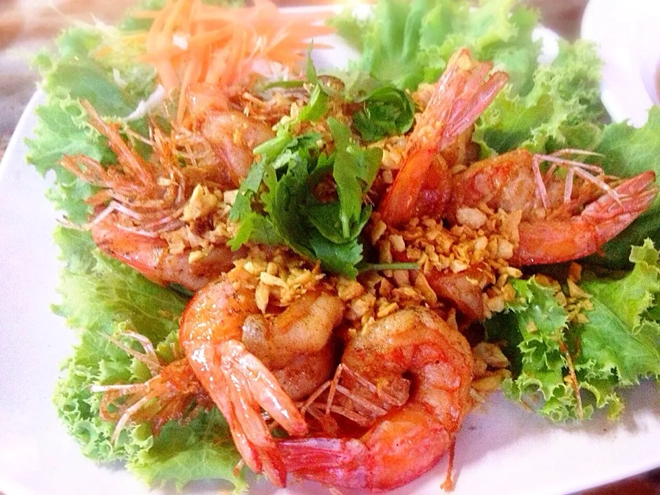 กุ้งทอดกระเทียมพริกไทย : Shrimp with garlic pepper|Jaraspornさん