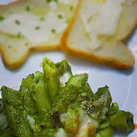 Spinach and Parmesan cheese pasta with Garlic bread. #cheese #Pasta #spinach #Bread|Devashree sanghviさん