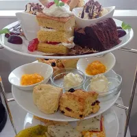 Snapdishの料理写真:スコーン専門店♡
英國茶房 Hampstead Afternoon Tea 
http://www.hampsteadafternoontea.com
近鉄上本町、地下鉄谷町9丁目(千日前線)から徒歩1分!
〒543-0001
大阪市天王寺区上本町6丁目9-19-201
06-4303-5026
営業時間:11:00〜|Yuki Masudaさん