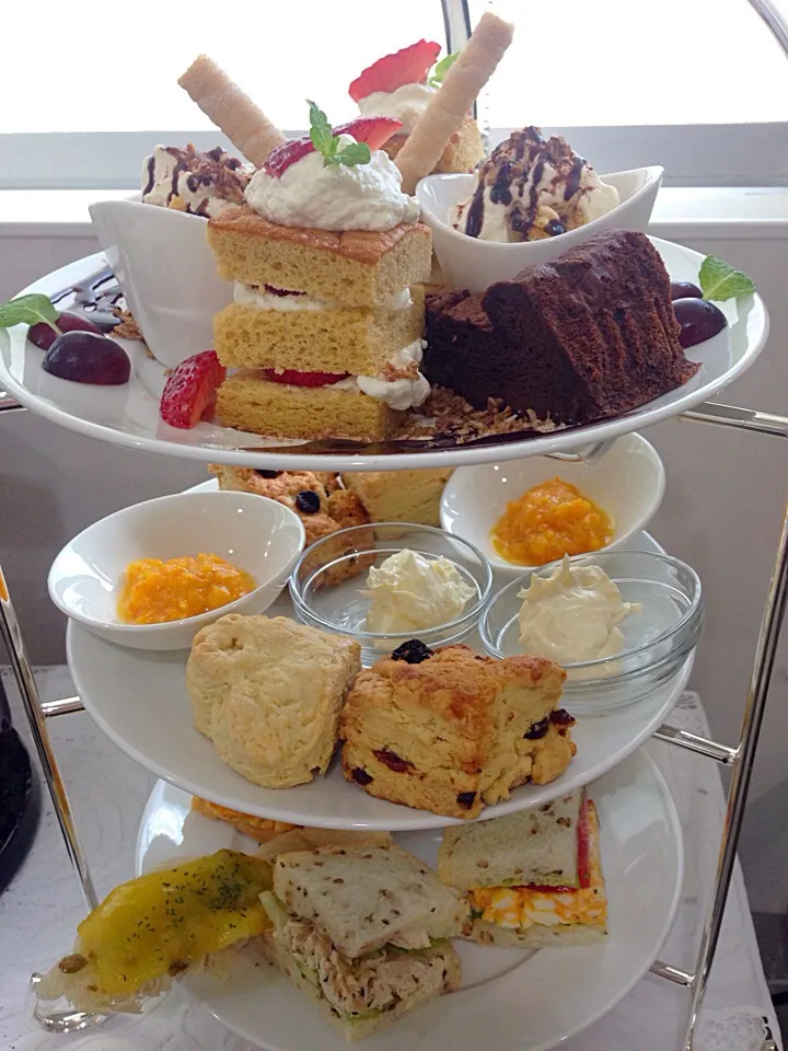 スコーン専門店♡
英國茶房 Hampstead Afternoon Tea 
http://www.hampsteadafternoontea.com
近鉄上本町、地下鉄谷町9丁目(千日前線)から徒歩1分!
〒543-0001
大阪市天王寺区上本町6丁目9-19-201
06-4303-5026
営業時間:11:00〜|Yuki Masudaさん