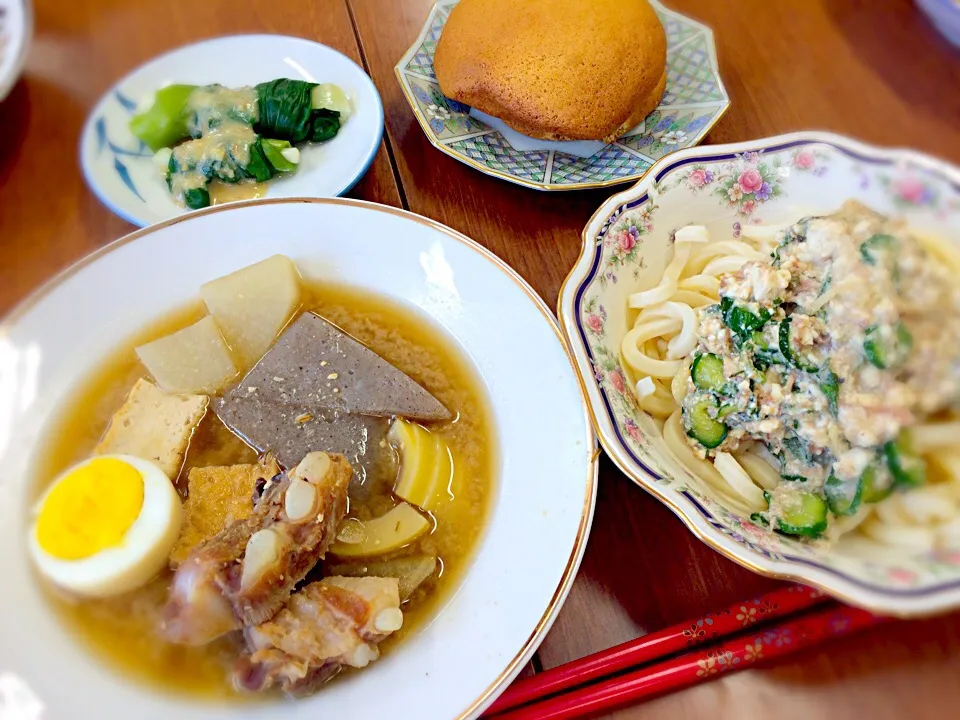 今月の栄養指導教室(^^)

九州のうまかもん〜郷土料理のご紹介

・とんこつ(鹿児島)
・冷や汁うどん(宮崎)
・一文字のぐるぐる からし酢味噌(熊本)
・老舗の味 丸ぼうろ(佐賀)

以上の4品。
故郷の鹿児島の大好きな味を
ご紹介できて、嬉しかった(*^o^*)

ご参加頂いた12名の皆さま、
ありがとうございま|Hatsumi Yamashitaさん