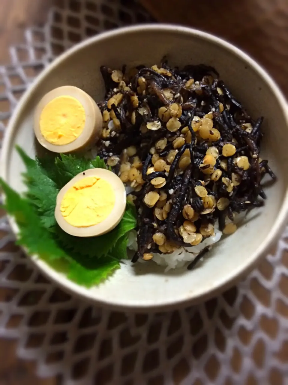 ひじきとレンズ豆のペペロンチーノ&煮卵のせ丼|オルソさん