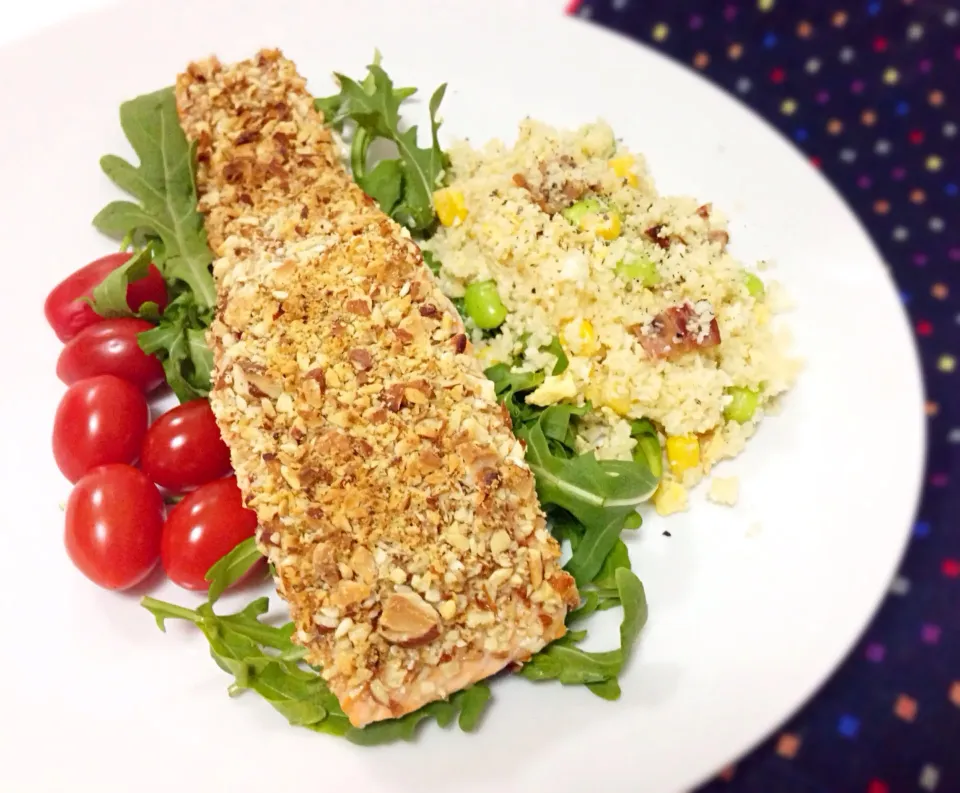 Snapdishの料理写真:Almond dukkah-crusted salmon with cauliflower 'rice'|coxiella24さん