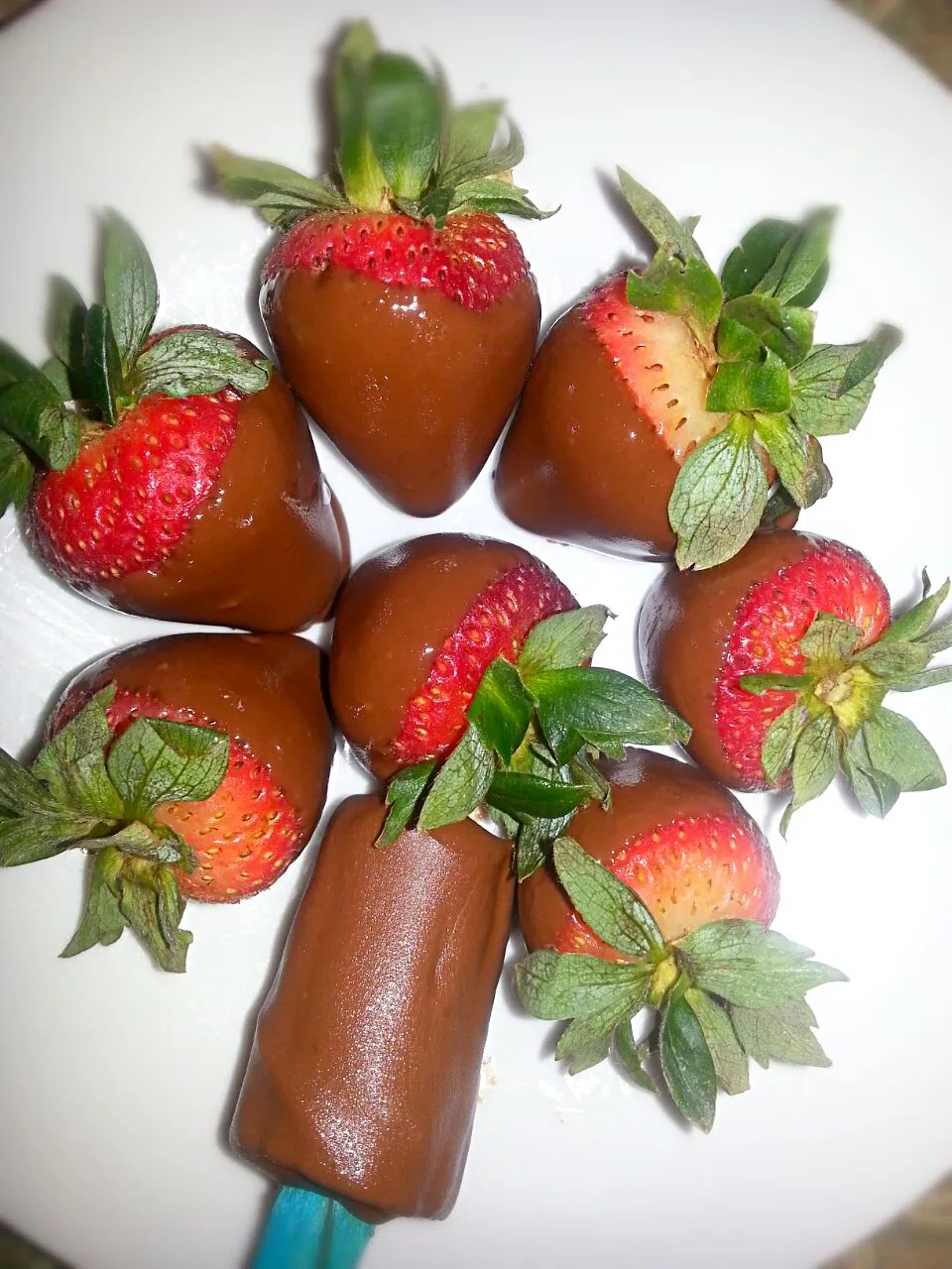 chocolate covered strawberries💞|Alicia Kimaliさん