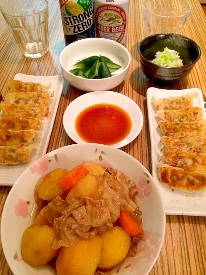 ＊晩ごはん＊ 味の素のギョウザ 肉じゃが きゅうり浅漬け 納豆|pinoyamaさん