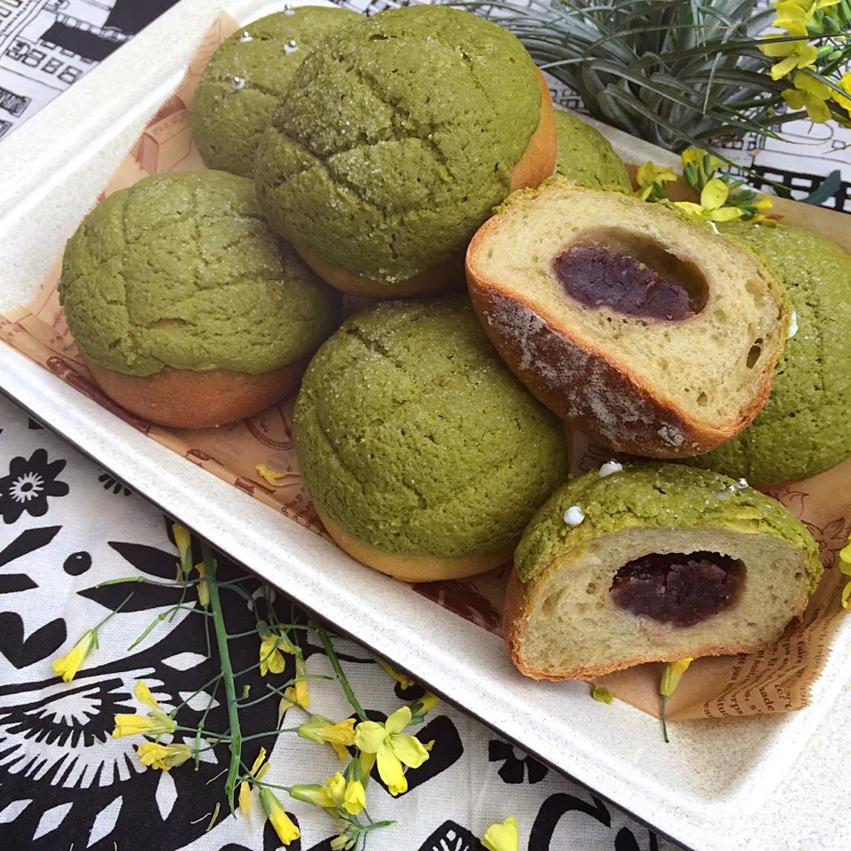 Japanese Melon bun🌳
Melon shaped Green tea biscuit bread with redbean jam filling*|⋆͛*͛wandering.cat⋆͛*͛さん