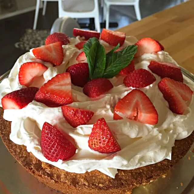 almond strawberry shortcake|CHUENCHAIさん