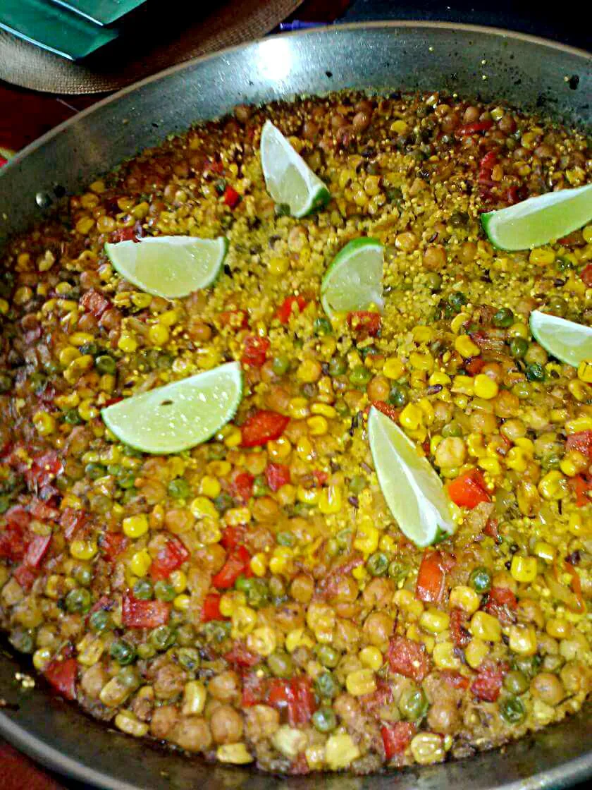 Vegan Chickpea Paella. #vegan#instafood#foodonIg#foodies#foodphotography#instagood#paella#chickpea#limes#saffron#plantbased#veganonig#spain#vegetarian#goodeats|lisaさん