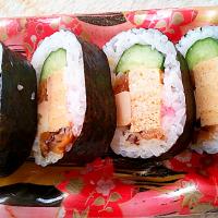 だし巻き玉子の太巻き寿司♪ …キュウリと玉子が味わい深くて美味♡