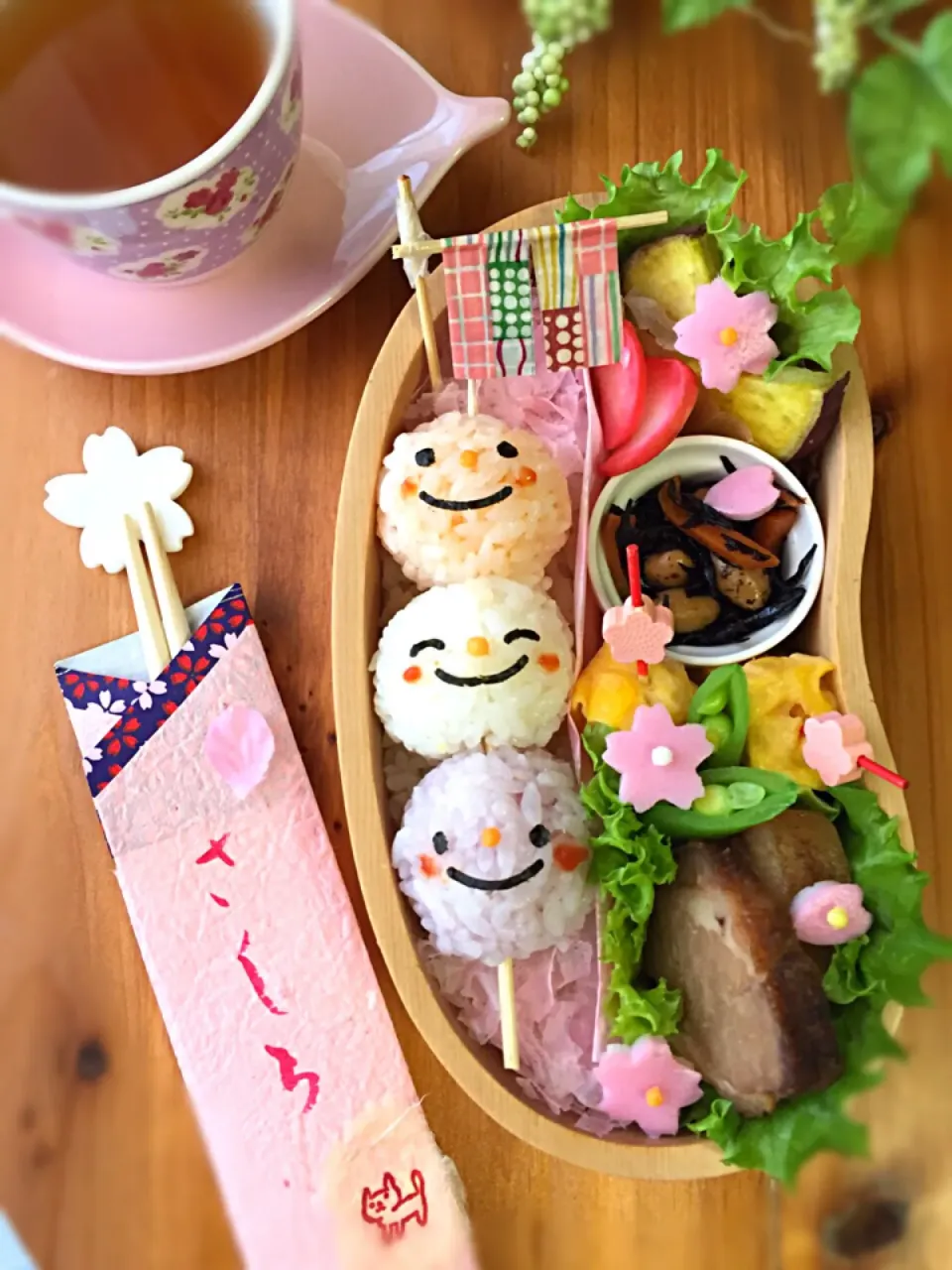 Snapdishの料理写真:ゆっぴーのお花見弁当『お花見団子3兄弟🍡』|kumiさん