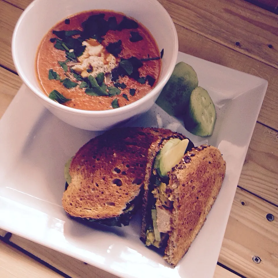 Fire Roasted Red Pepper Tomato Soup with Goat Cheese and Fresh Parsley And a Toasted Chicken Cucumber Acocado Spinach Sandwich with a Hot Mayo spread.|Chef Ettaさん