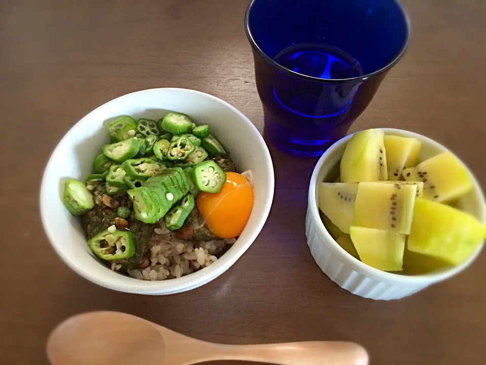 納豆ご飯とフルーツ|ぽぽさん