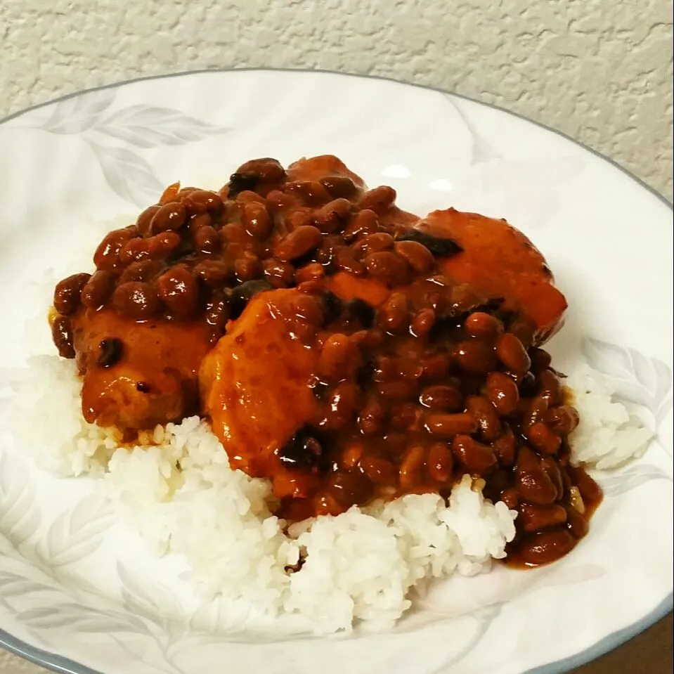 Boneless pork chops with baked beans and bacon cooked in the crockpot with hot and spicy banana sauce.  
 
#CrockpotMeal #PorkChops #BakedBeans #Bacon #BananaSa|letsEATnowさん