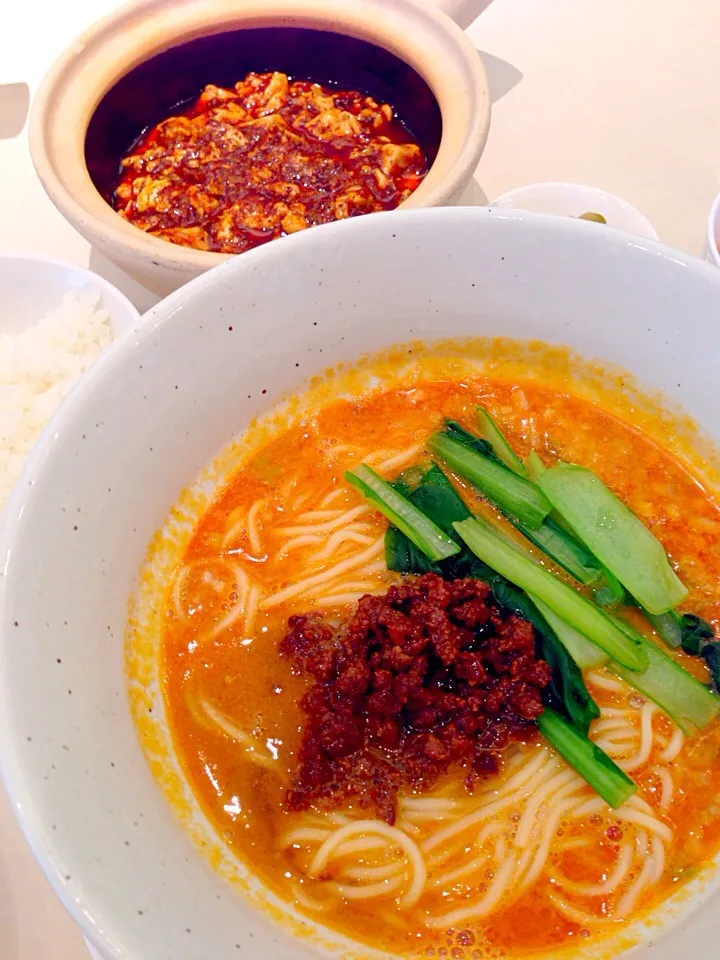 四川飯店の麻婆豆腐と担々麺セットでランチ  麻婆豆腐が痺れるほどに辛くて美味しい^ ^|zeroweb_bossさん