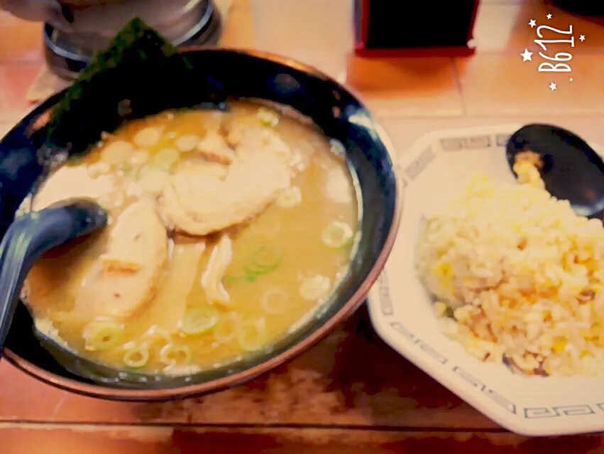 不思議なネーミングのラーメン屋。塩炒飯が美味しかった。麺も好きな種類かな|土屋幸治さん