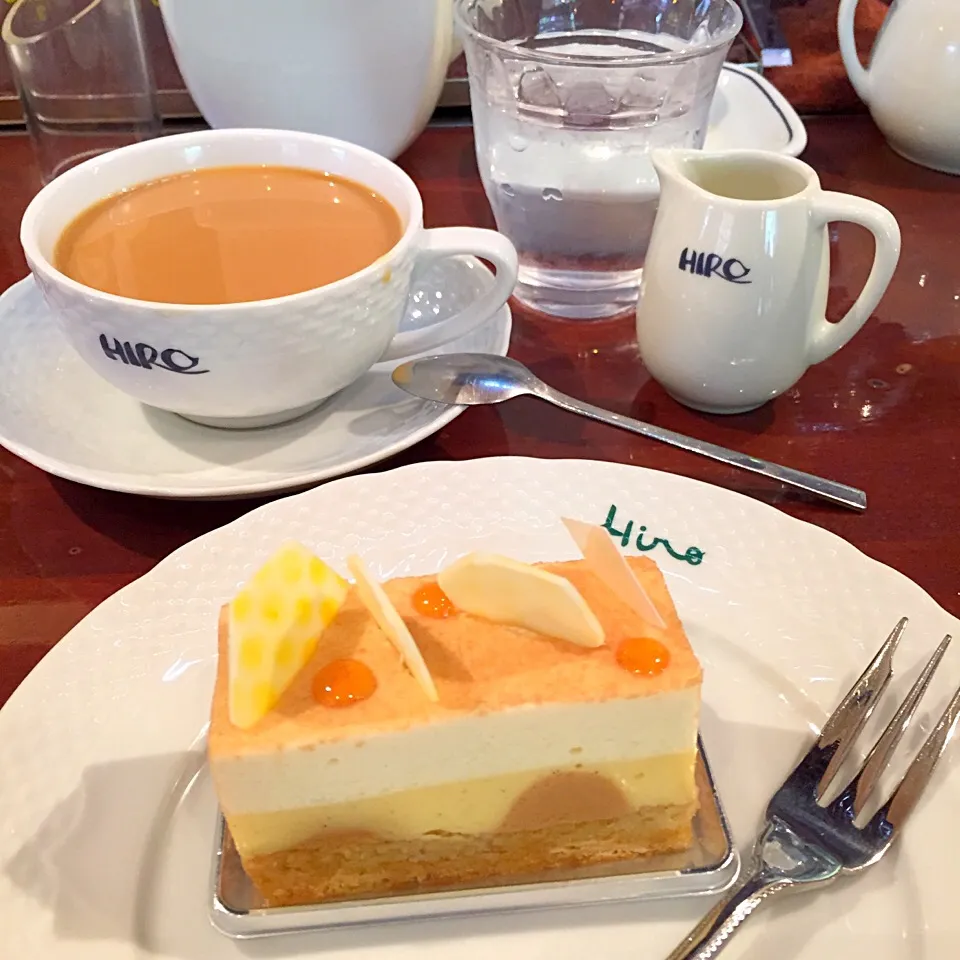 Snapdishの料理写真:Amazing honey cake and coffee set|lauren shannonさん