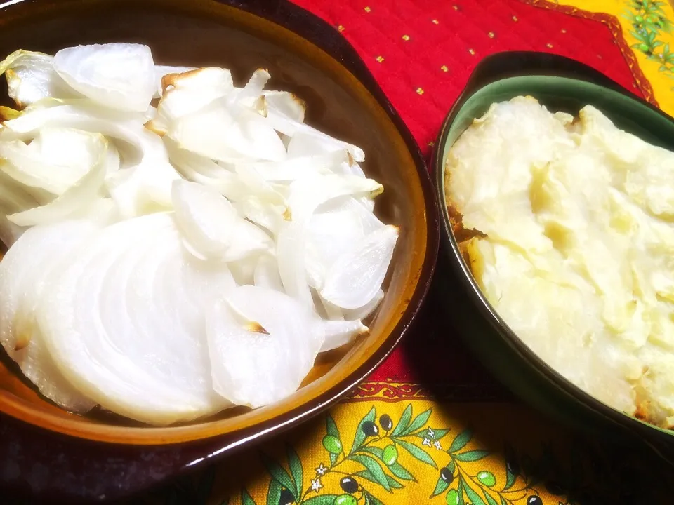 Snapdishの料理写真:Cottage pie & oven baked new onion - コテージパイと新玉のオーブン焼きでhappy birthday to me.|cocoaさん