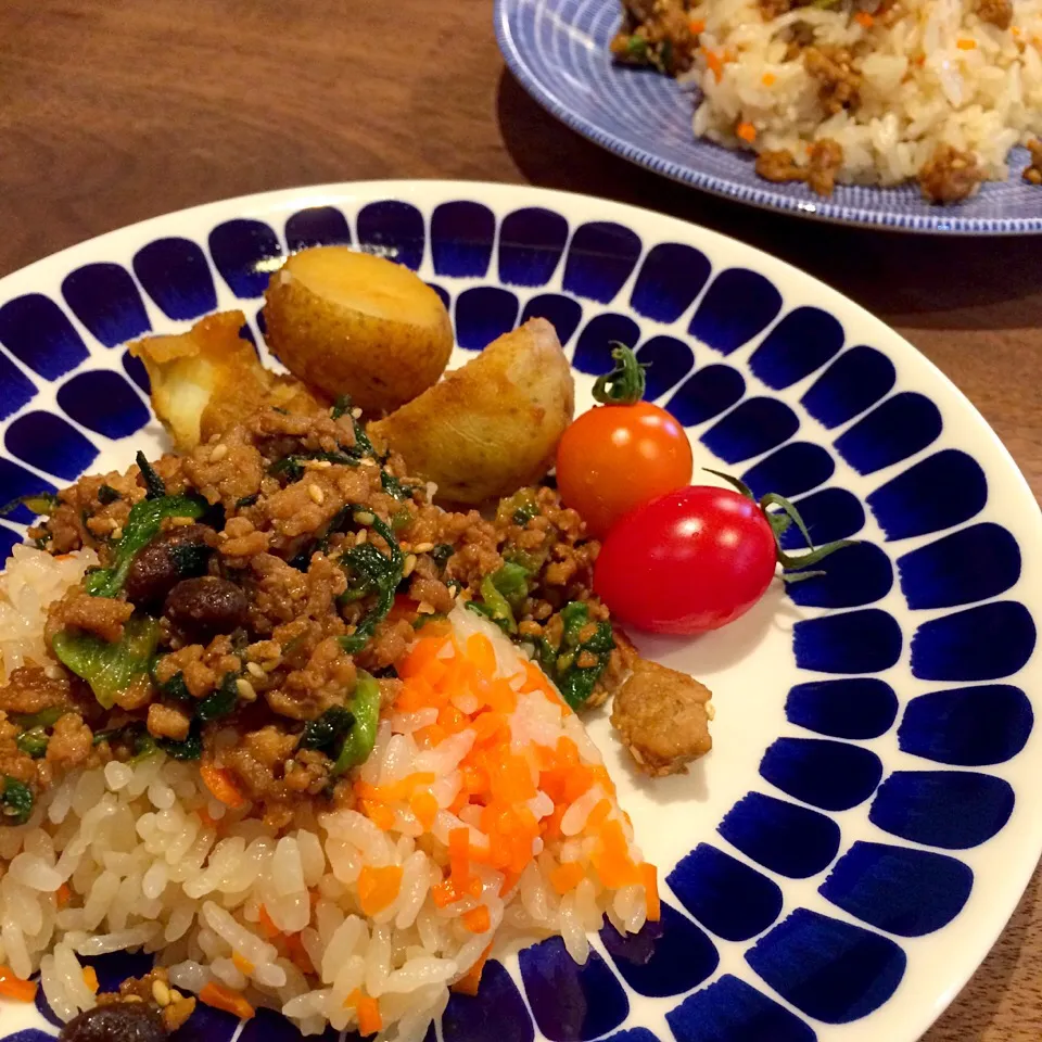 肉味噌シリーズ。今日は人参ご飯と一緒に。|yunkoさん